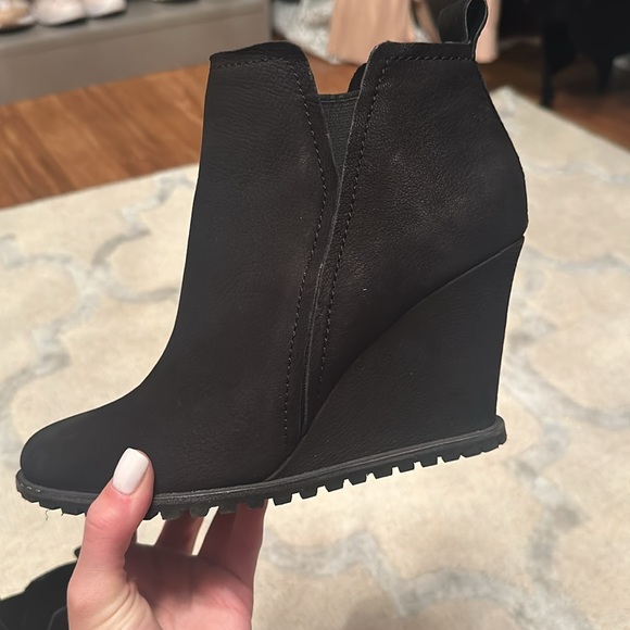Dolce Vita black wedge booties worn maybe once — LIKE NEW! Size 8.5 - Picture 5 of 6